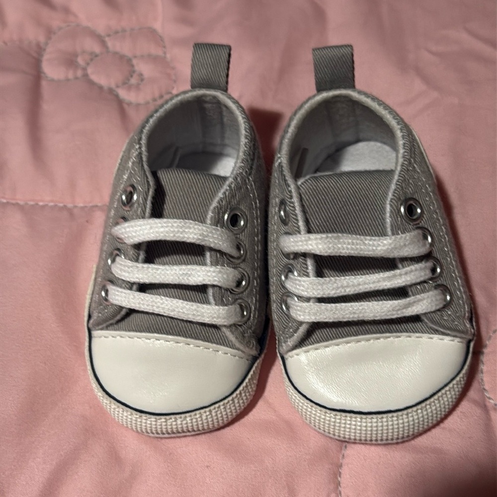 Baby Baby kids tennis shoes Size 1‎ Grey